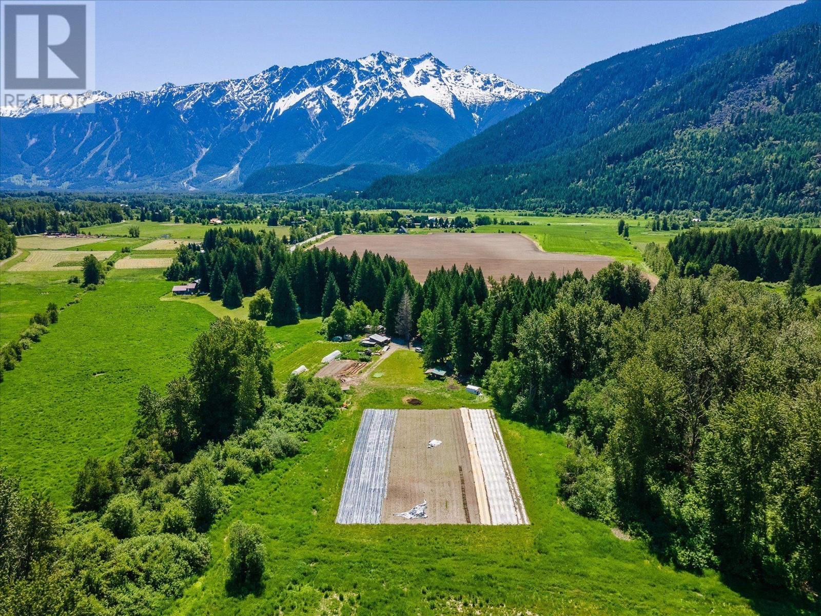 7700 Pemberton Meadows Road, Pemberton, British Columbia  V0N 2L2 - Photo 2 - R2928460