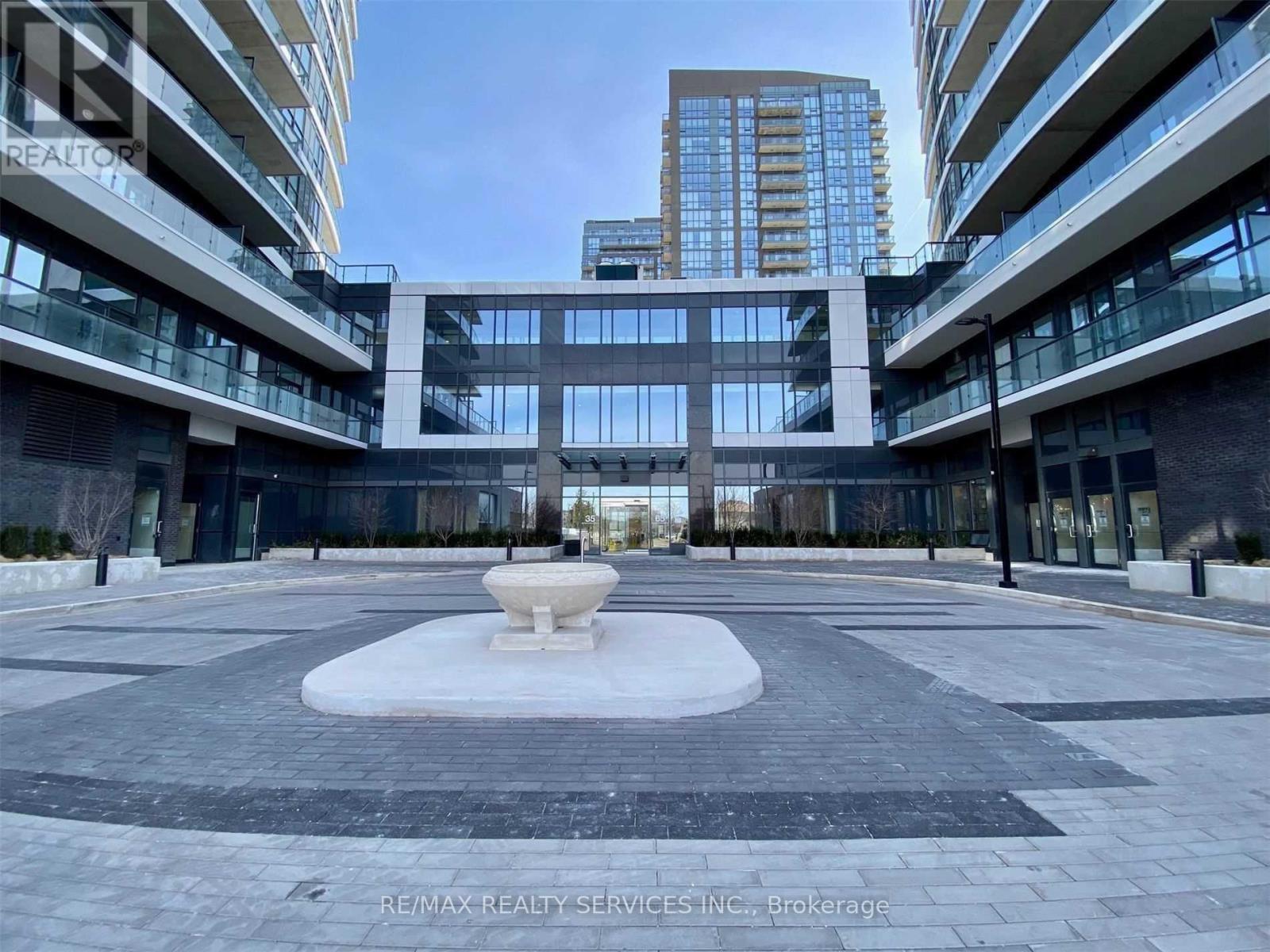 1313 - 35 Watergarden Drive, Mississauga, Ontario  L5R 0G8 - Photo 2 - W11922963