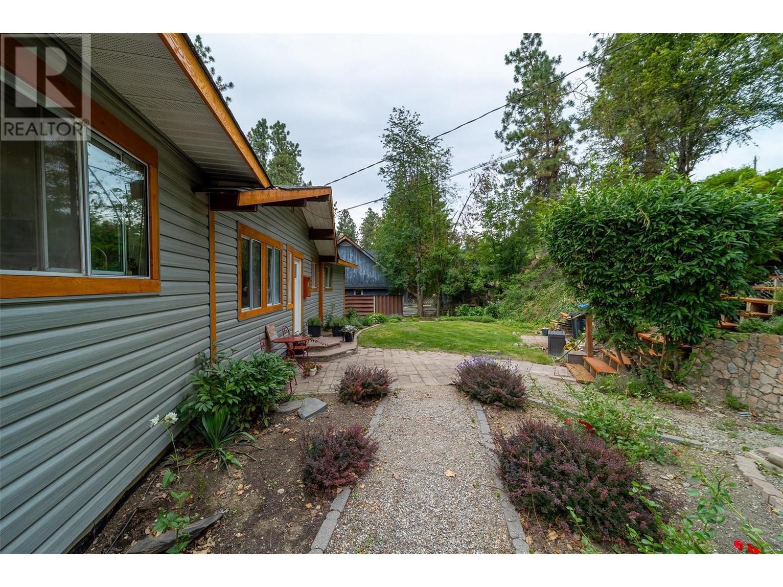 Property at 17130 Coral Beach Road image 5