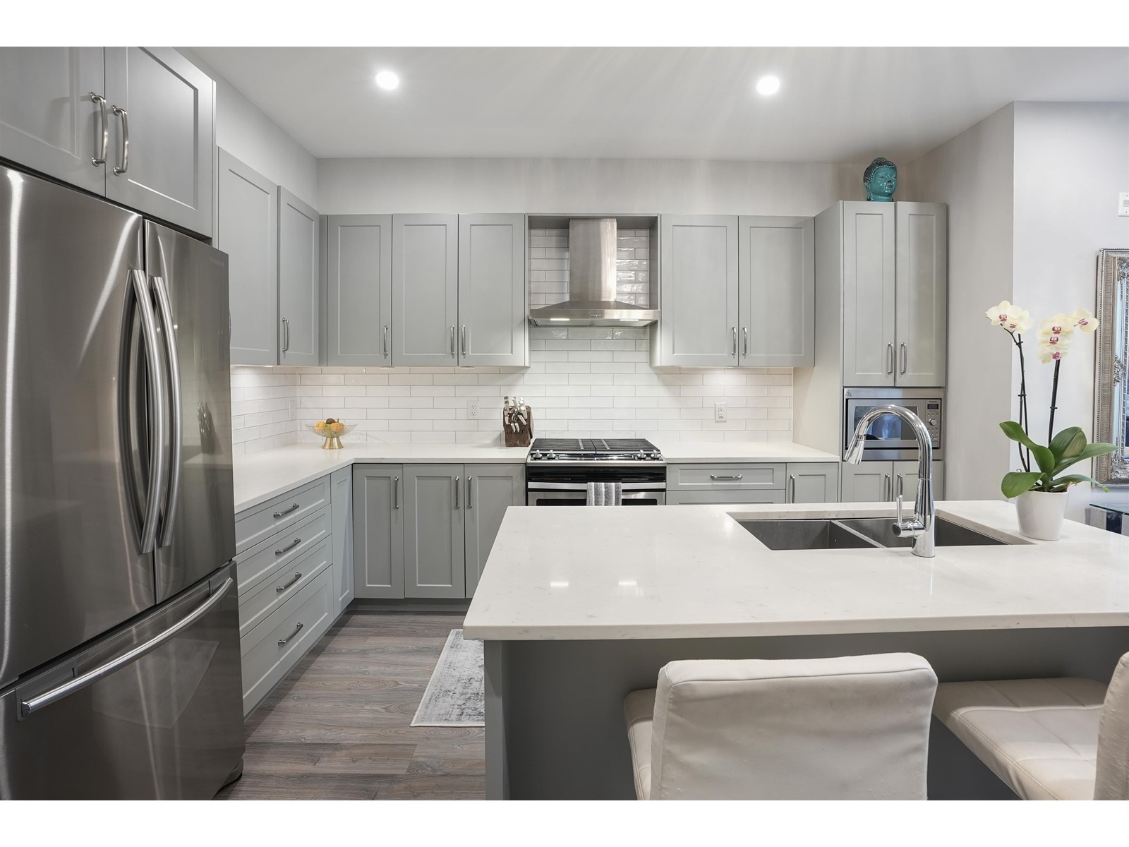 Property at 405 15436 31 AVENUE image 2