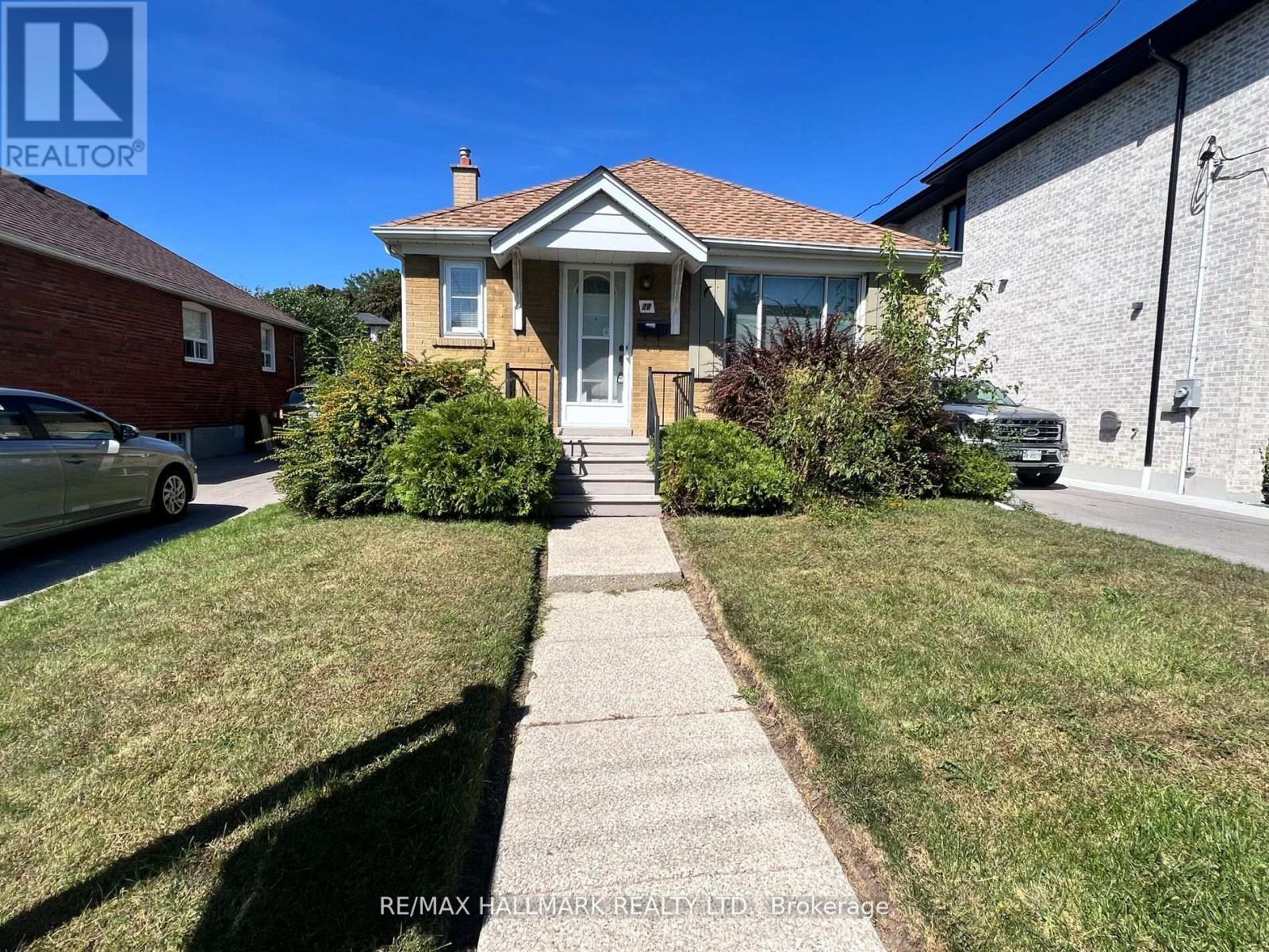 26 Edgecroft Road, Toronto, Ontario  M8Z 2B6 - Photo 2 - W11923064