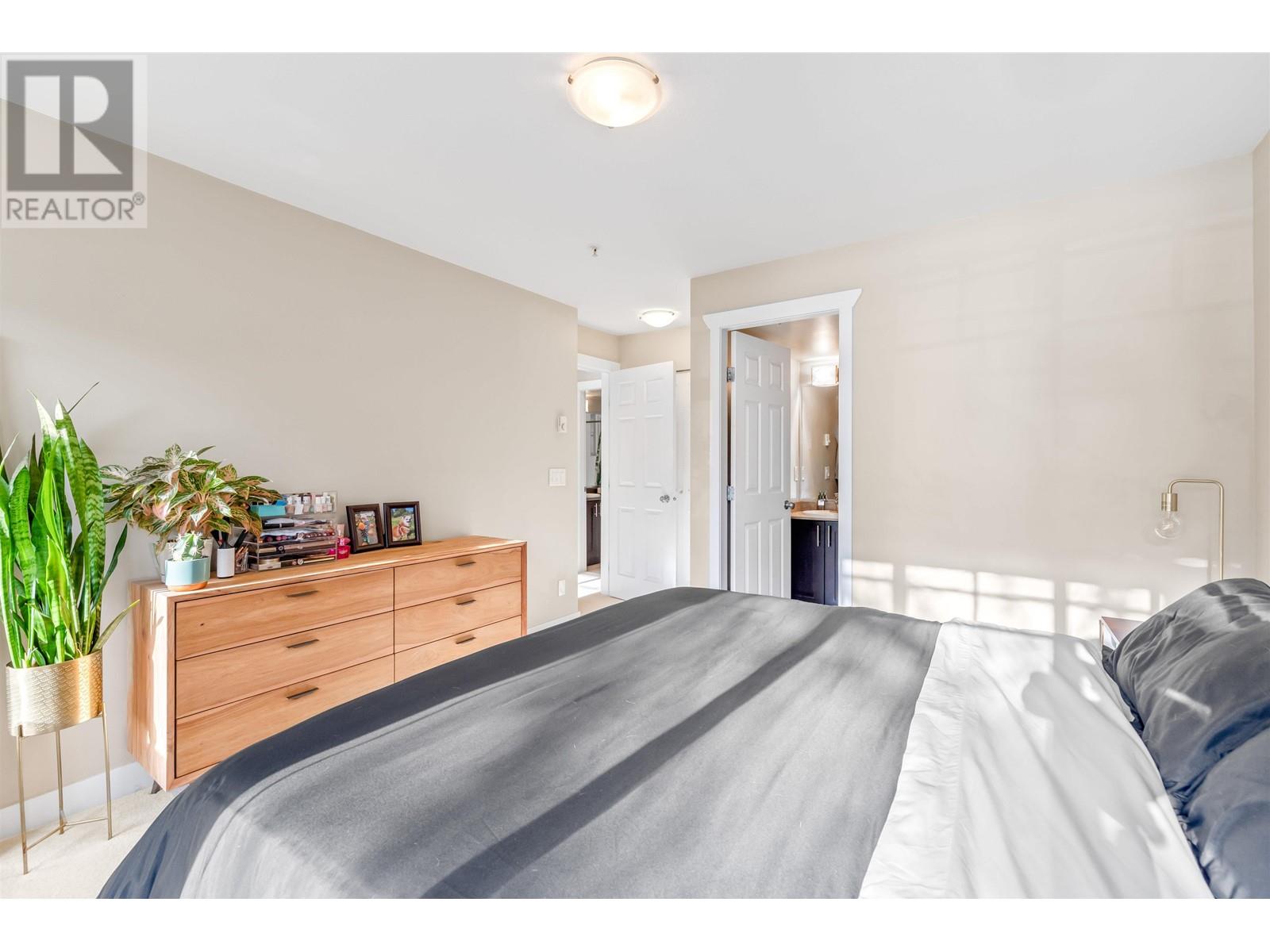 202 4025 NORFOLK STREET