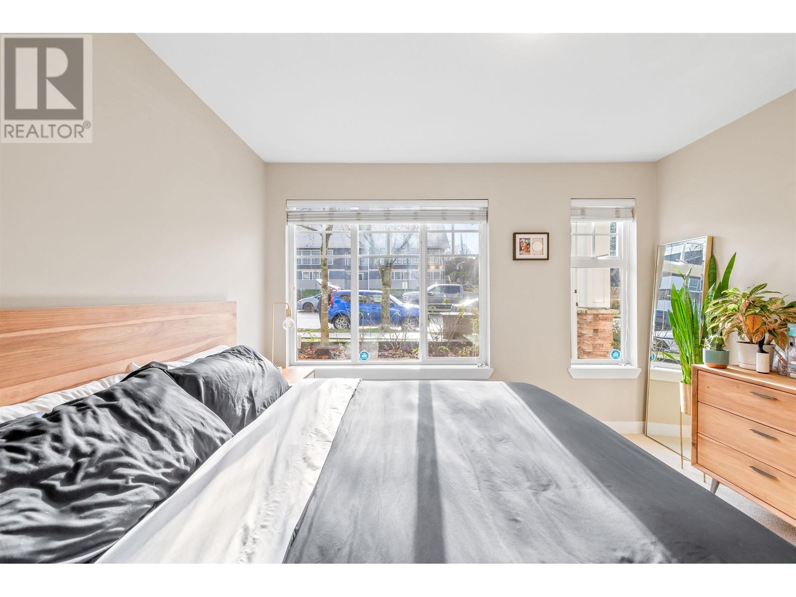 202 4025 NORFOLK STREET