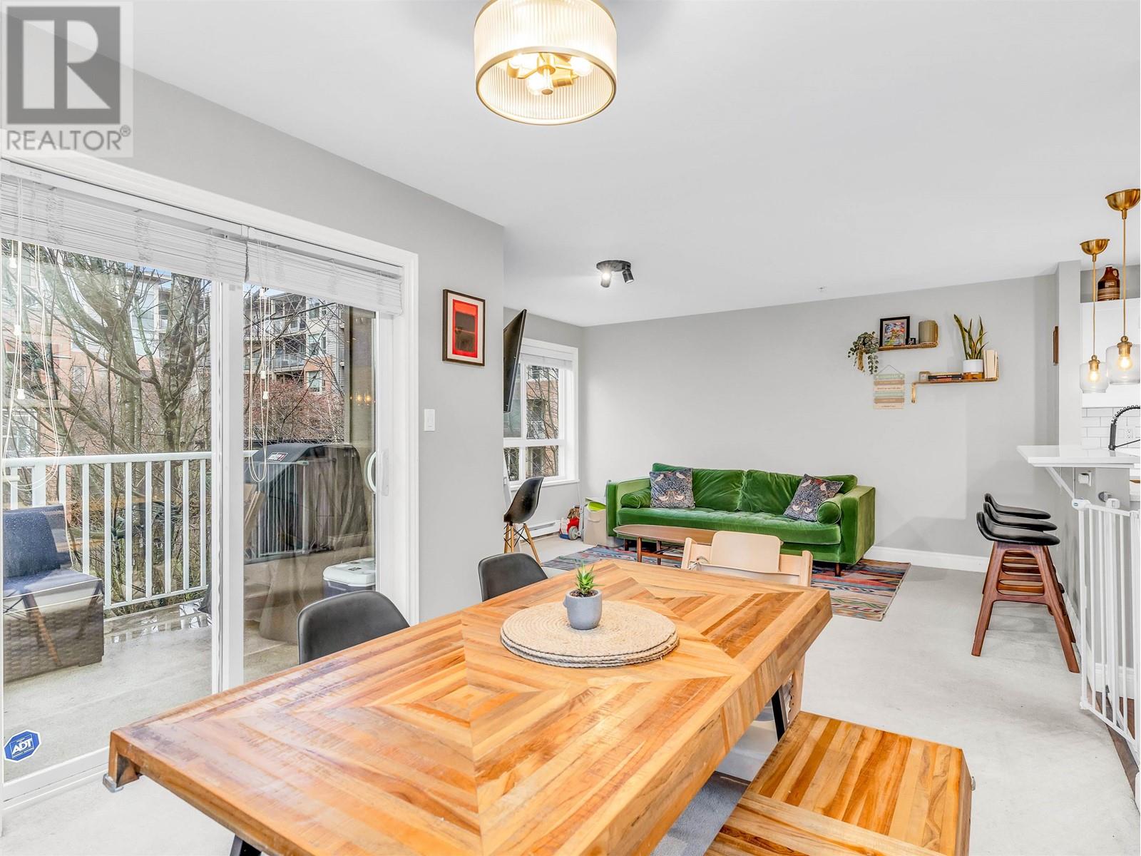 303 128 W 21 Street, North Vancouver, British Columbia  V7M 1Y9 - Photo 1 - R2956081