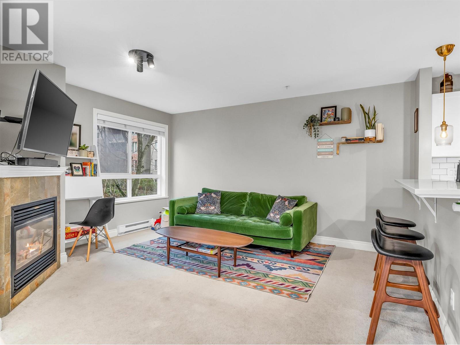 303 128 W 21 Street, North Vancouver, British Columbia  V7M 1Y9 - Photo 2 - R2956081