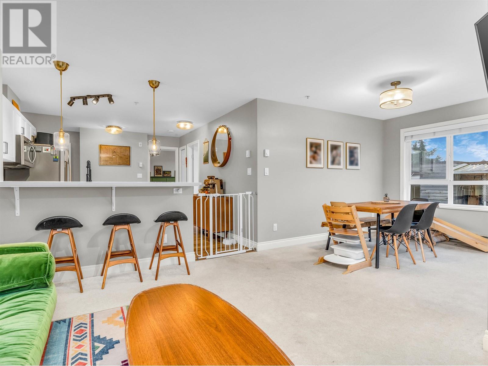 303 128 W 21 Street, North Vancouver, British Columbia  V7M 1Y9 - Photo 3 - R2956081