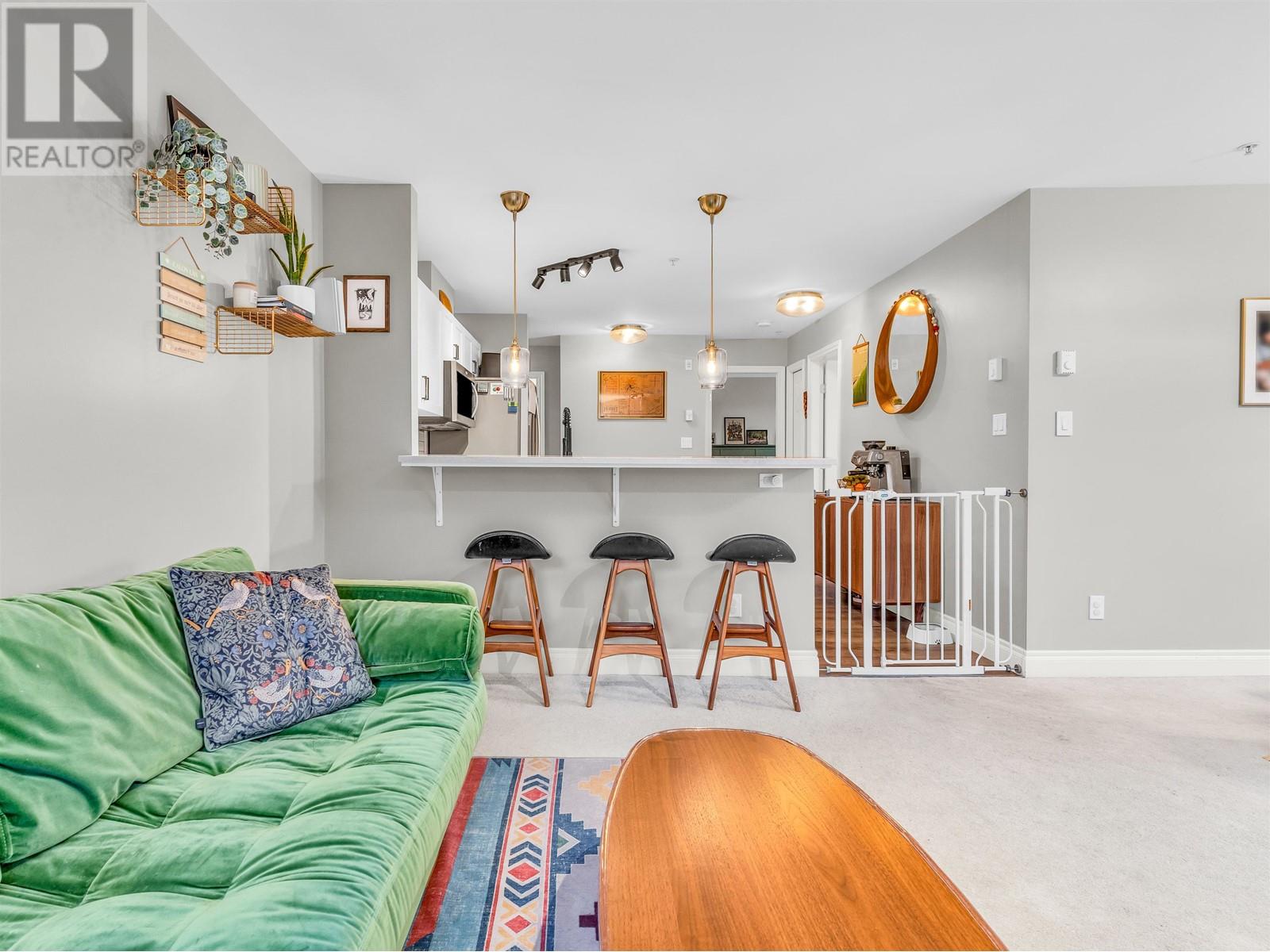 303 128 W 21 Street, North Vancouver, British Columbia  V7M 1Y9 - Photo 5 - R2956081