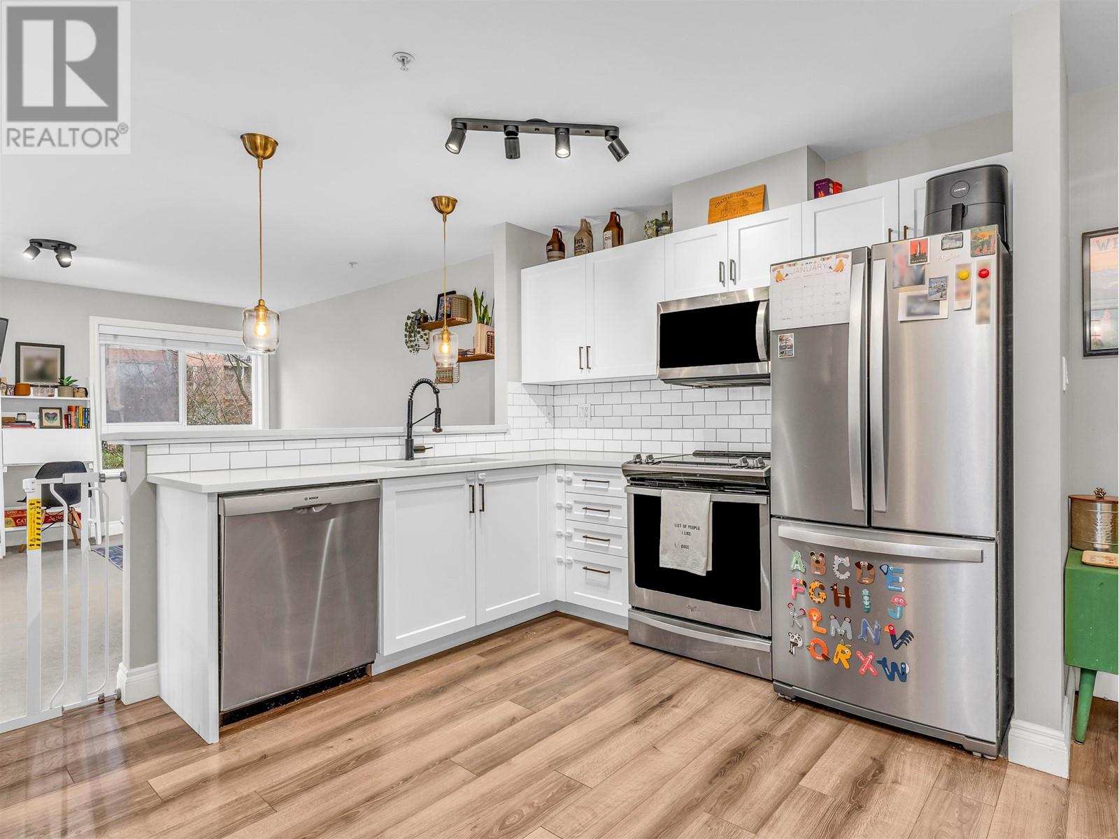 303 128 W 21 Street, North Vancouver, British Columbia  V7M 1Y9 - Photo 6 - R2956081