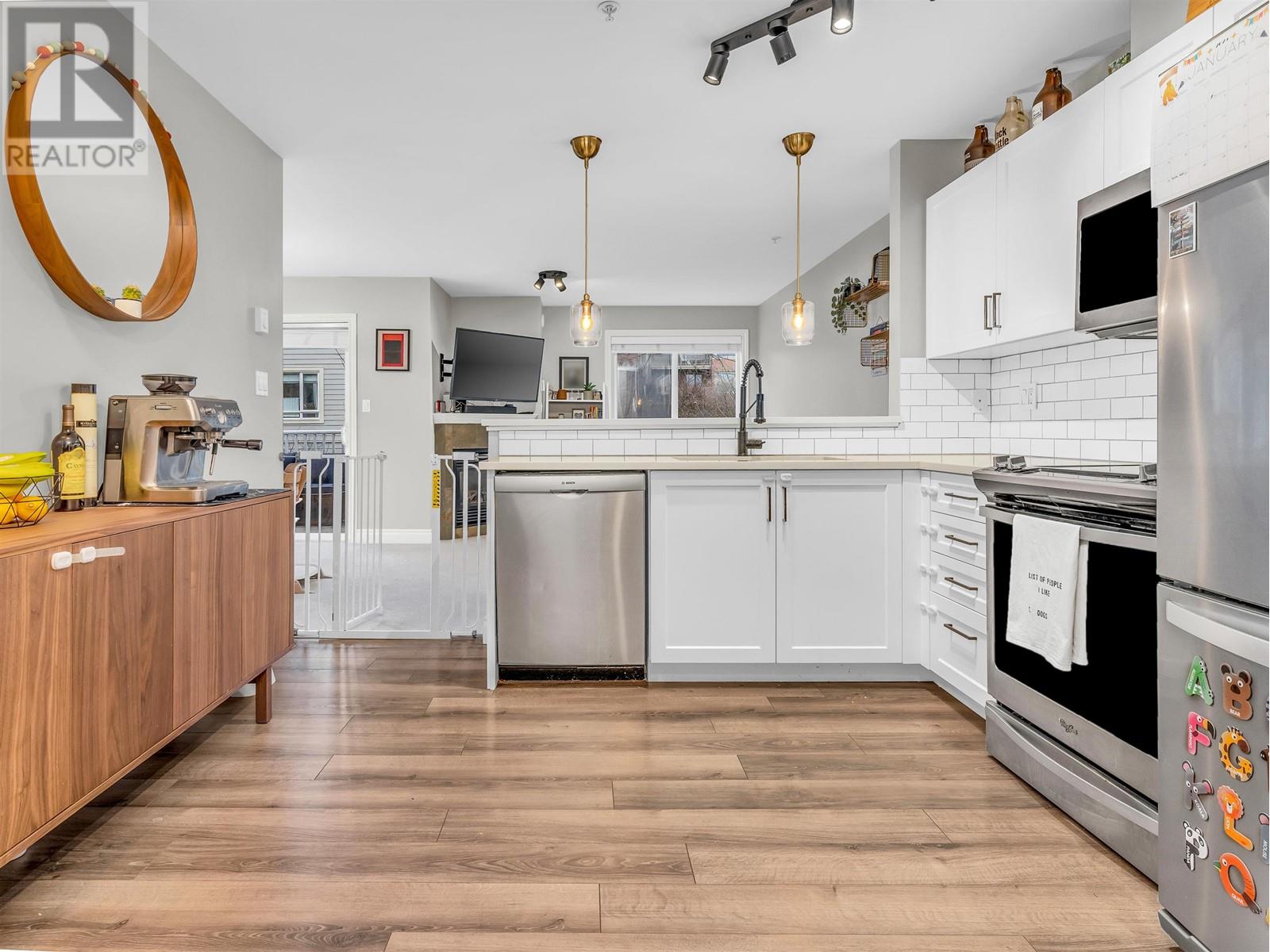 303 128 W 21 Street, North Vancouver, British Columbia  V7M 1Y9 - Photo 9 - R2956081