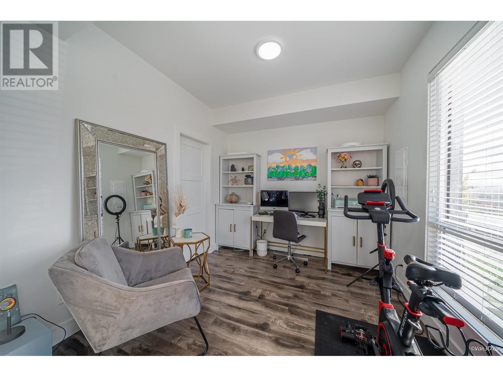 102 3423 ROXTON AVENUE