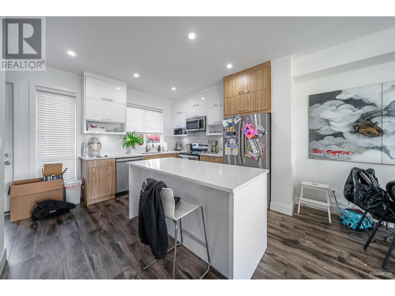 102 3423 ROXTON AVENUE