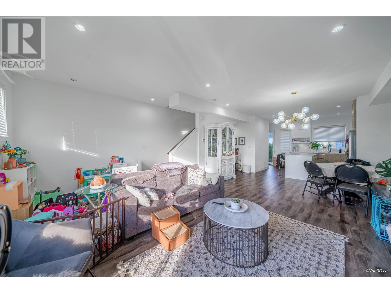 102 3423 ROXTON AVENUE