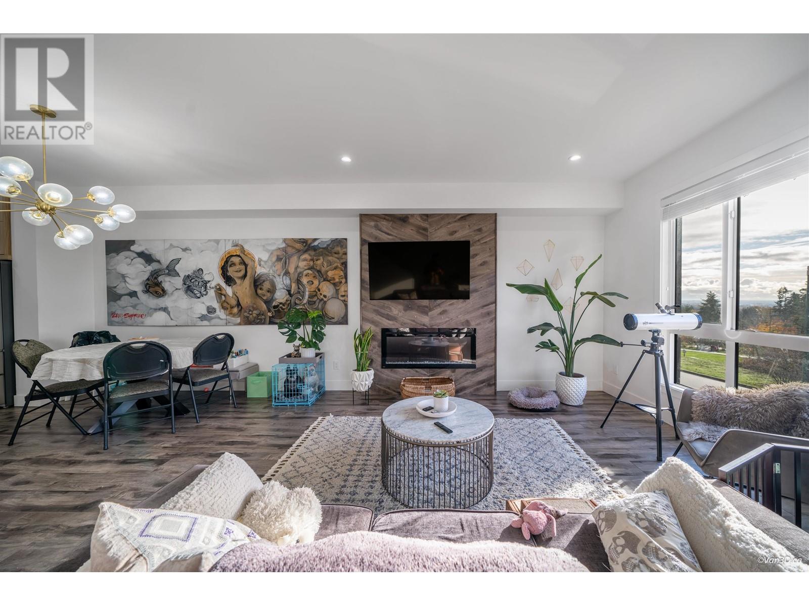 102 3423 ROXTON AVENUE