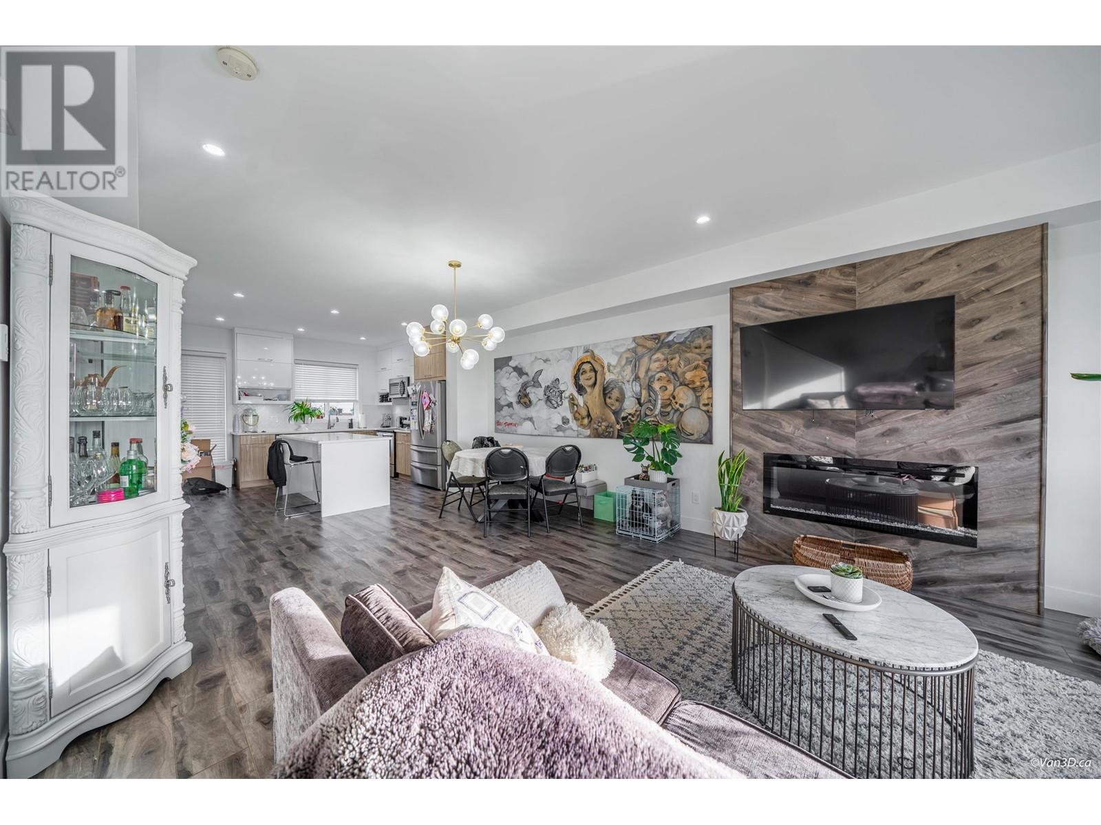 102 3423 ROXTON AVENUE