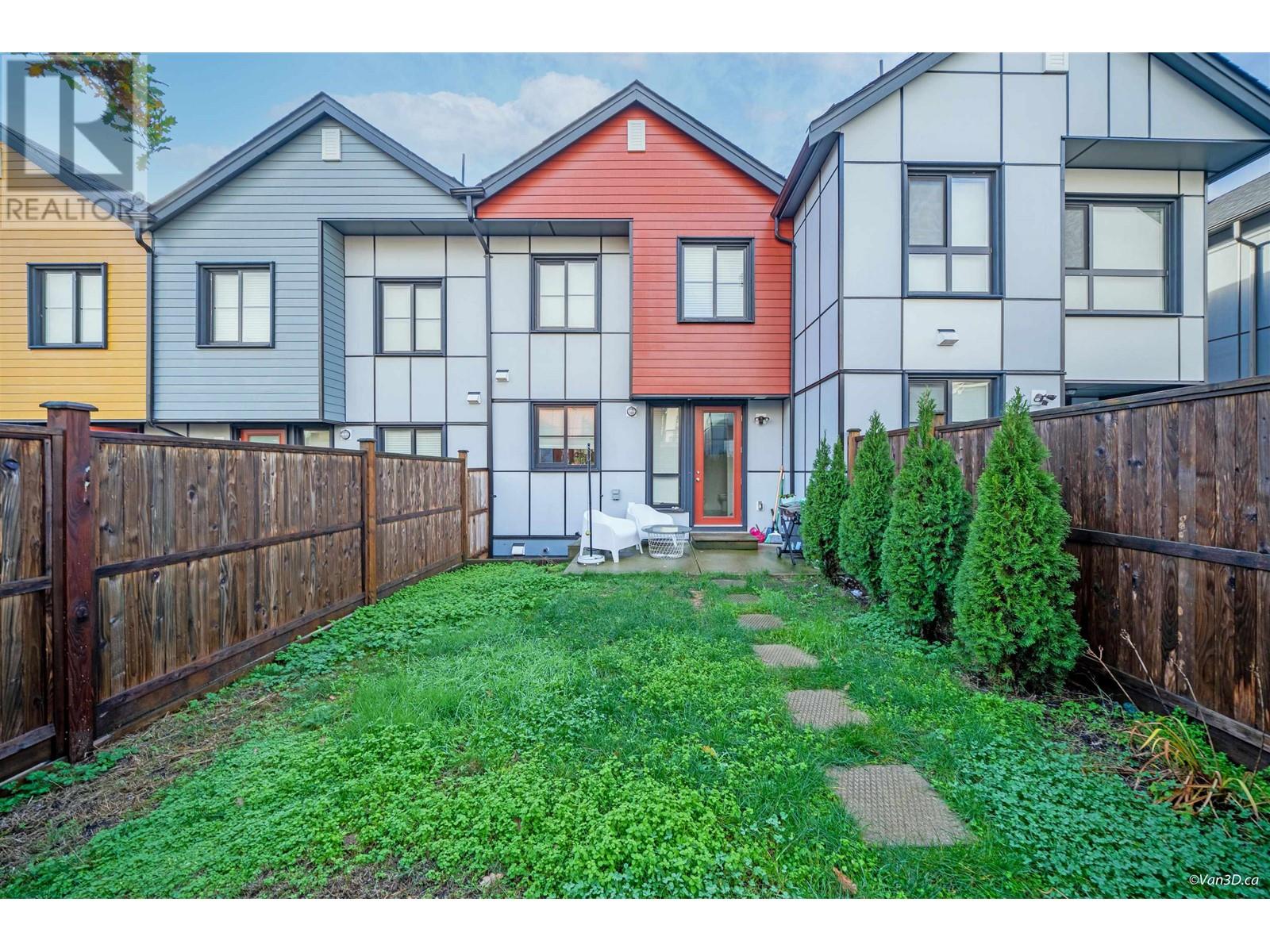 102 3423 ROXTON AVENUE