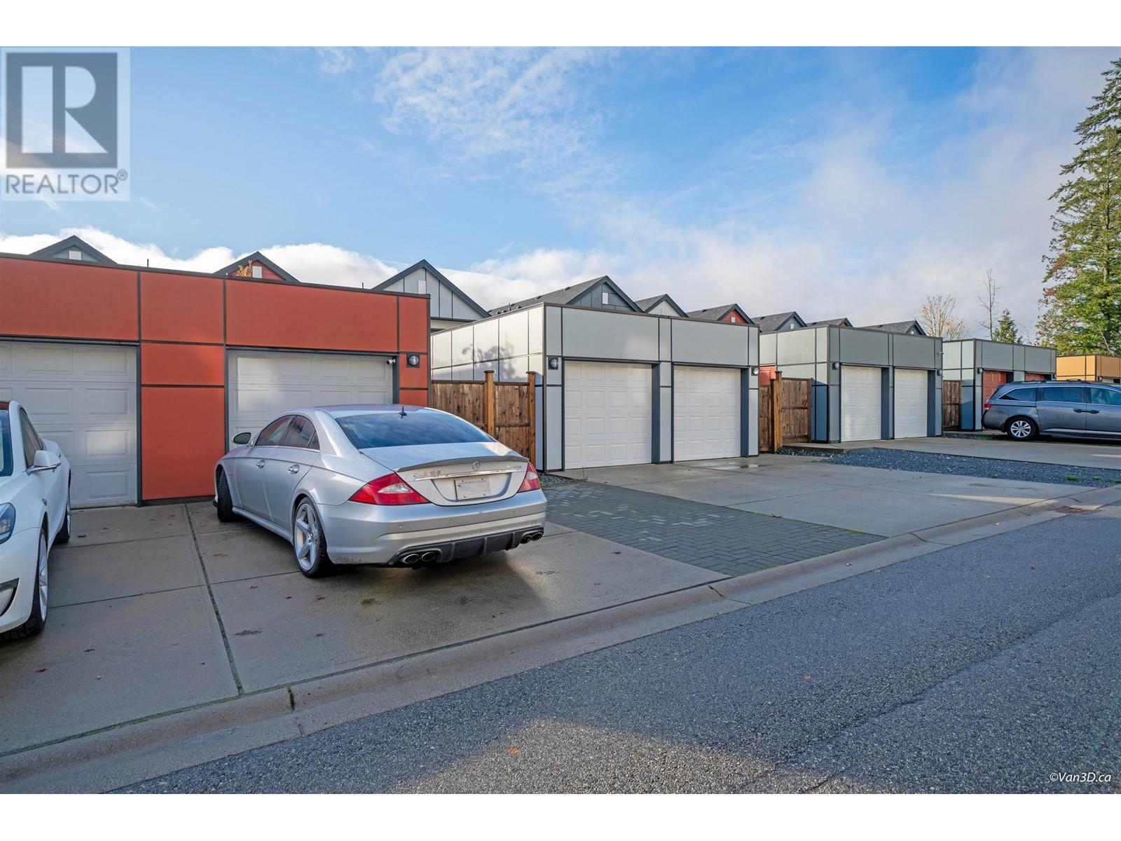 102 3423 ROXTON AVENUE