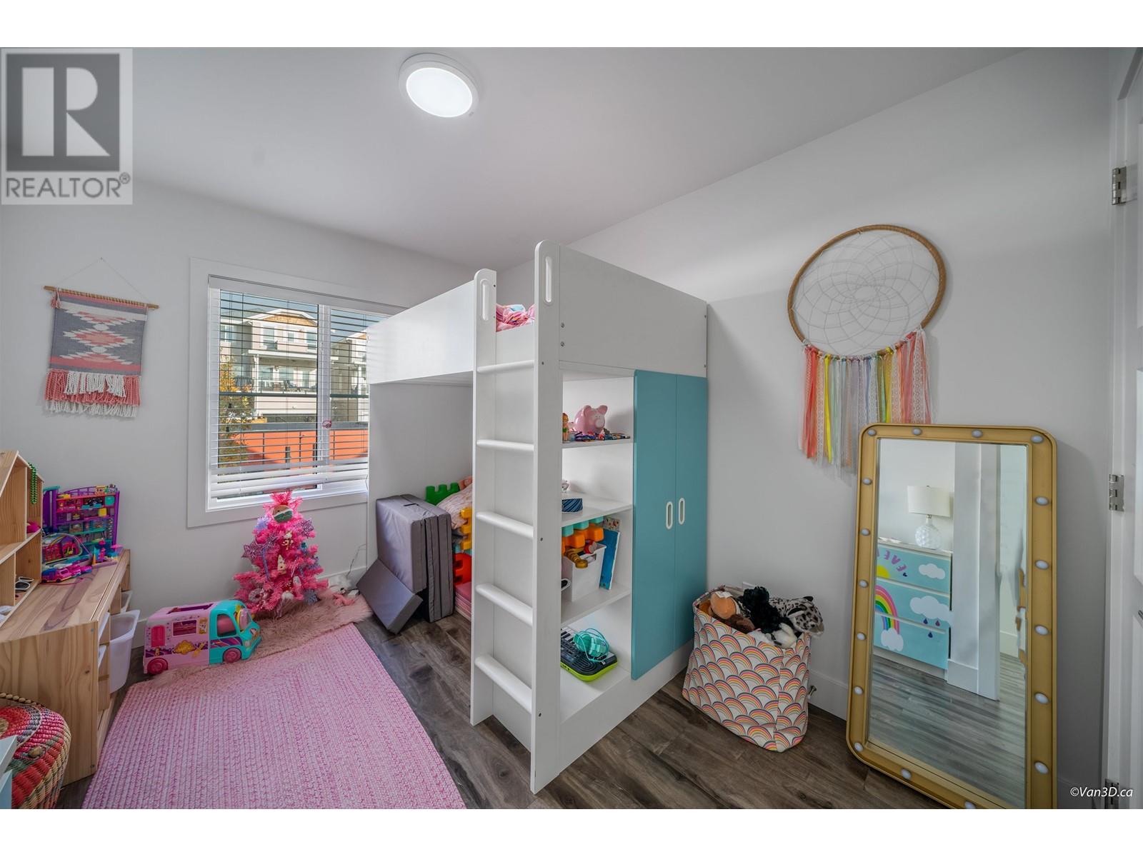 102 3423 ROXTON AVENUE