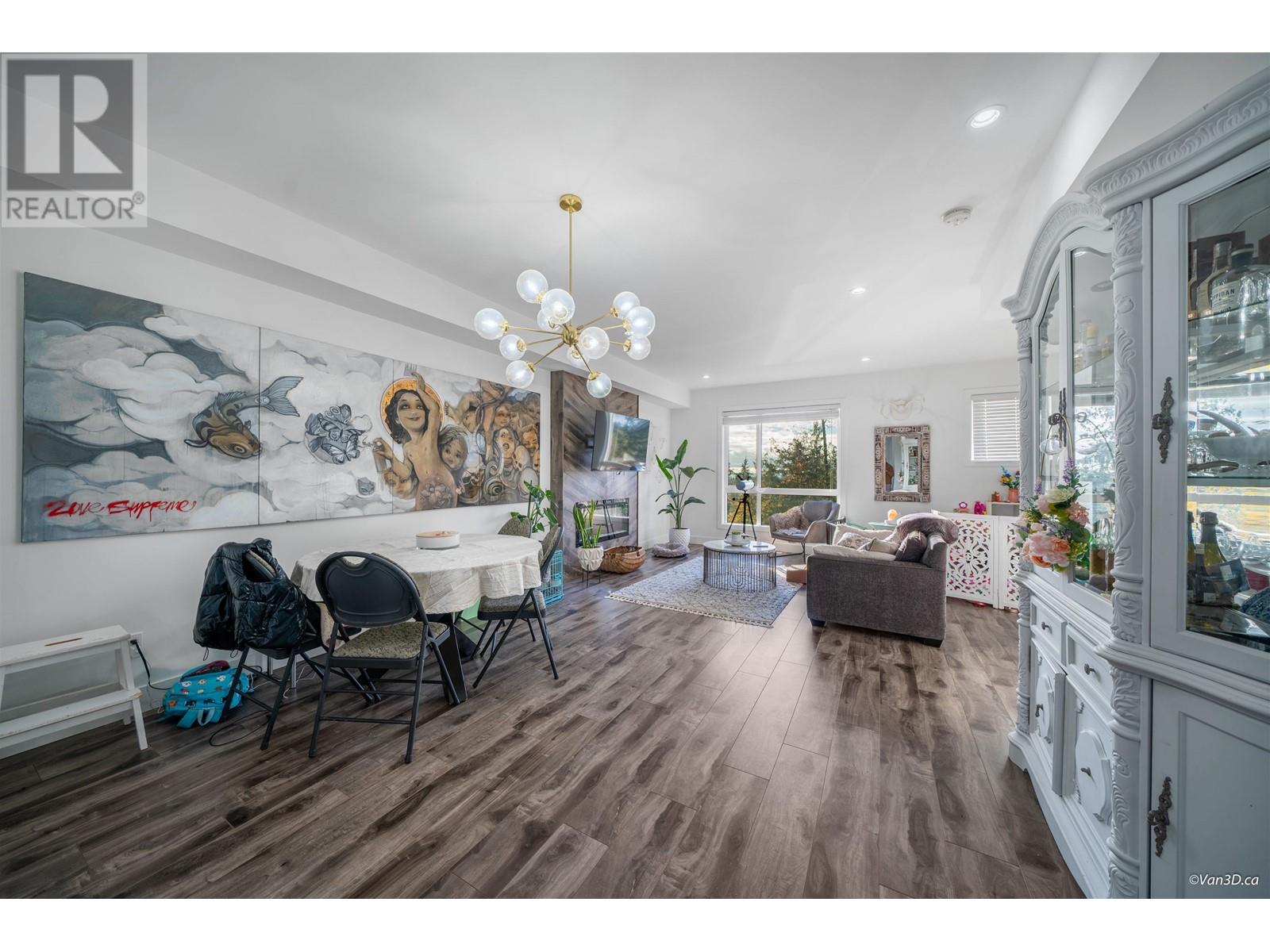 102 3423 ROXTON AVENUE