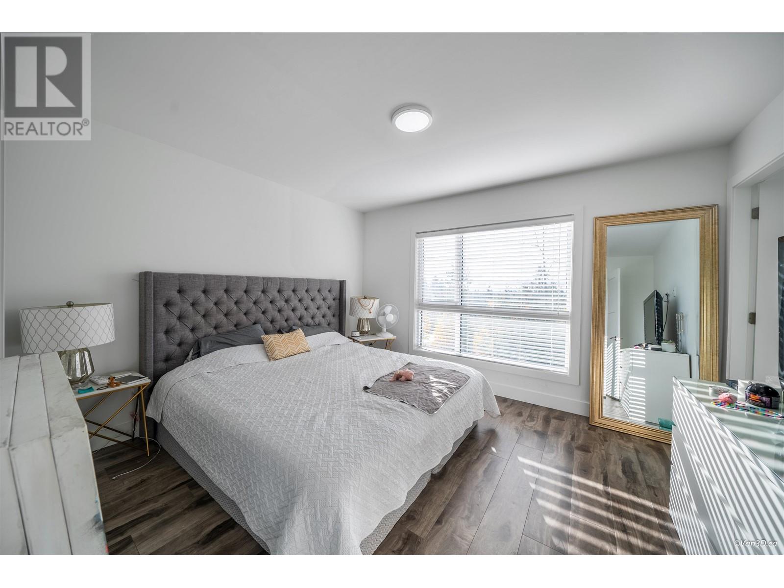 102 3423 ROXTON AVENUE