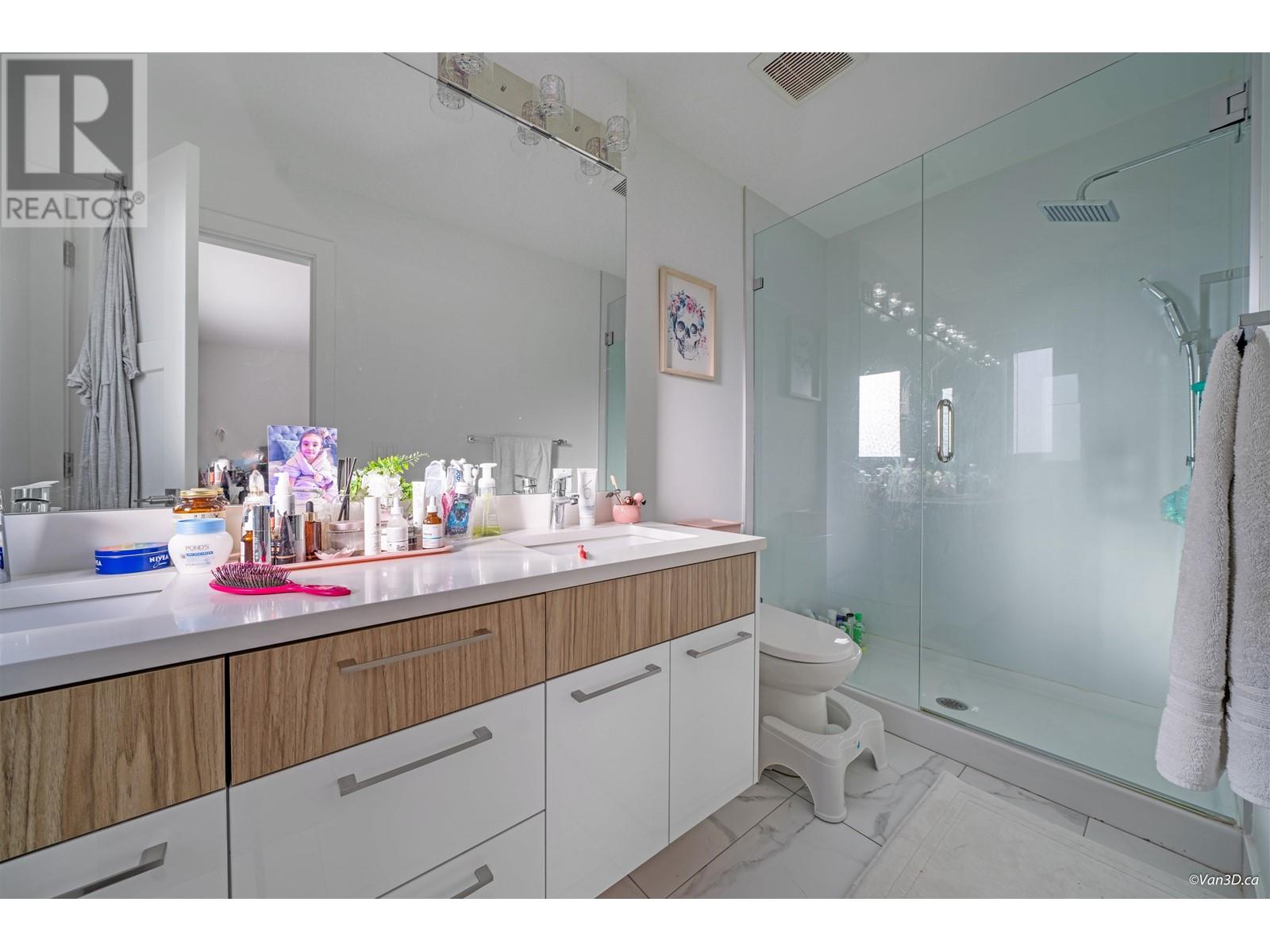 102 3423 ROXTON AVENUE