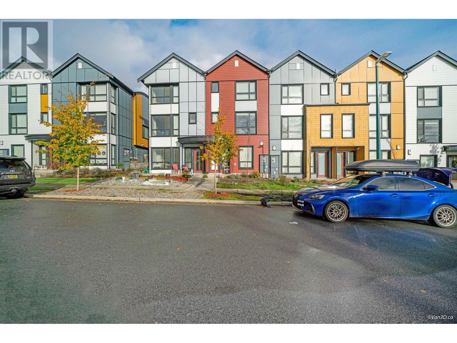 102 3423 ROXTON AVENUE