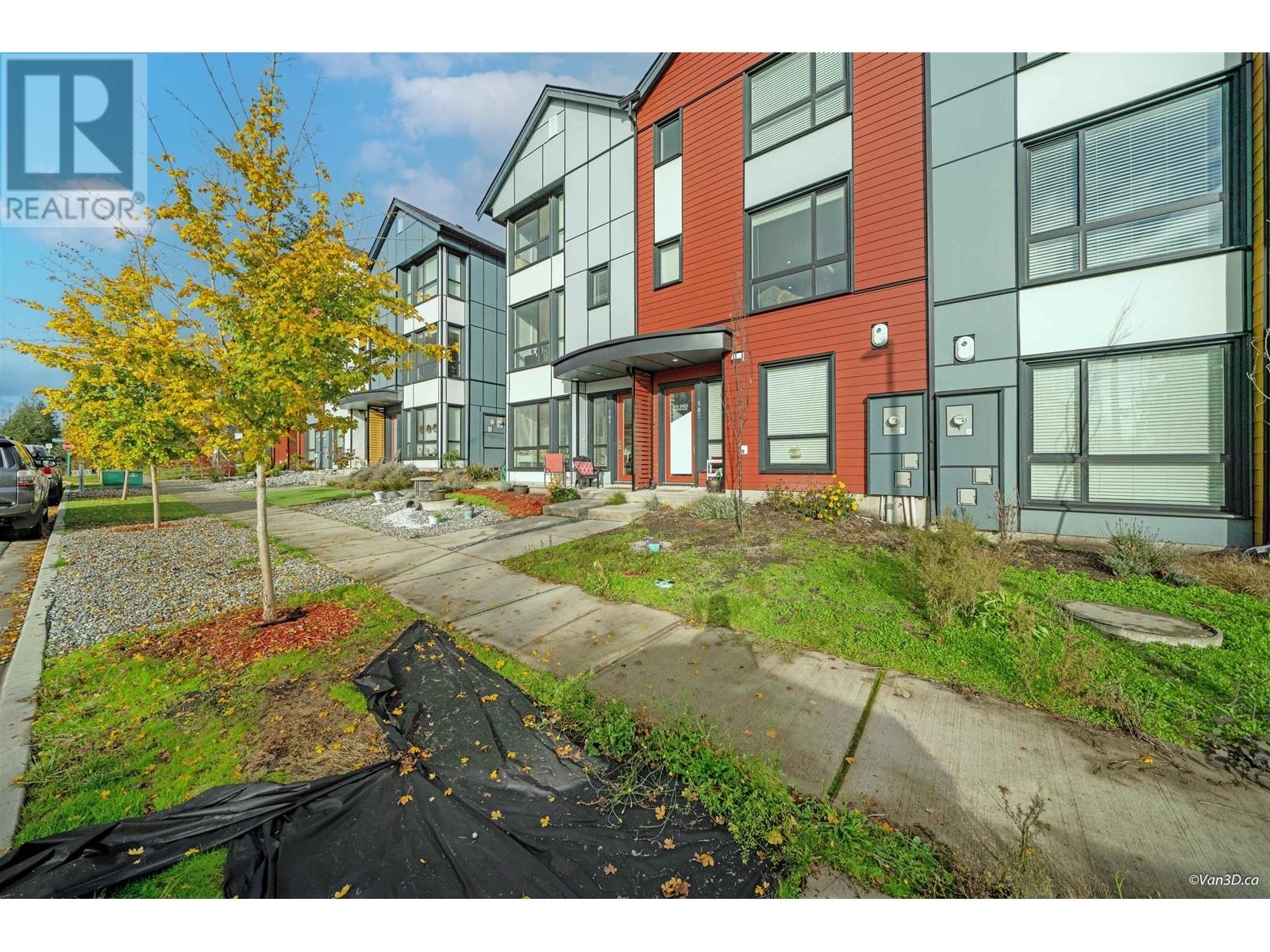 102 3423 ROXTON AVENUE