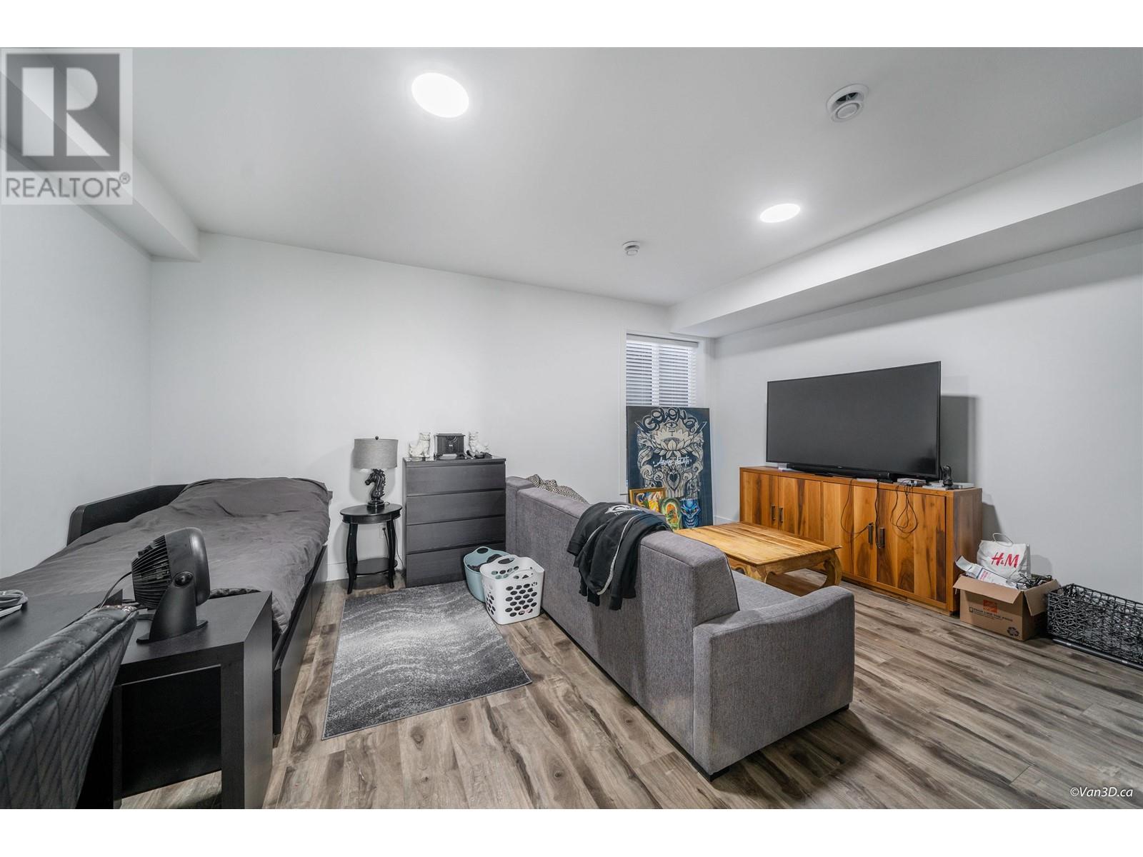 102 3423 ROXTON AVENUE