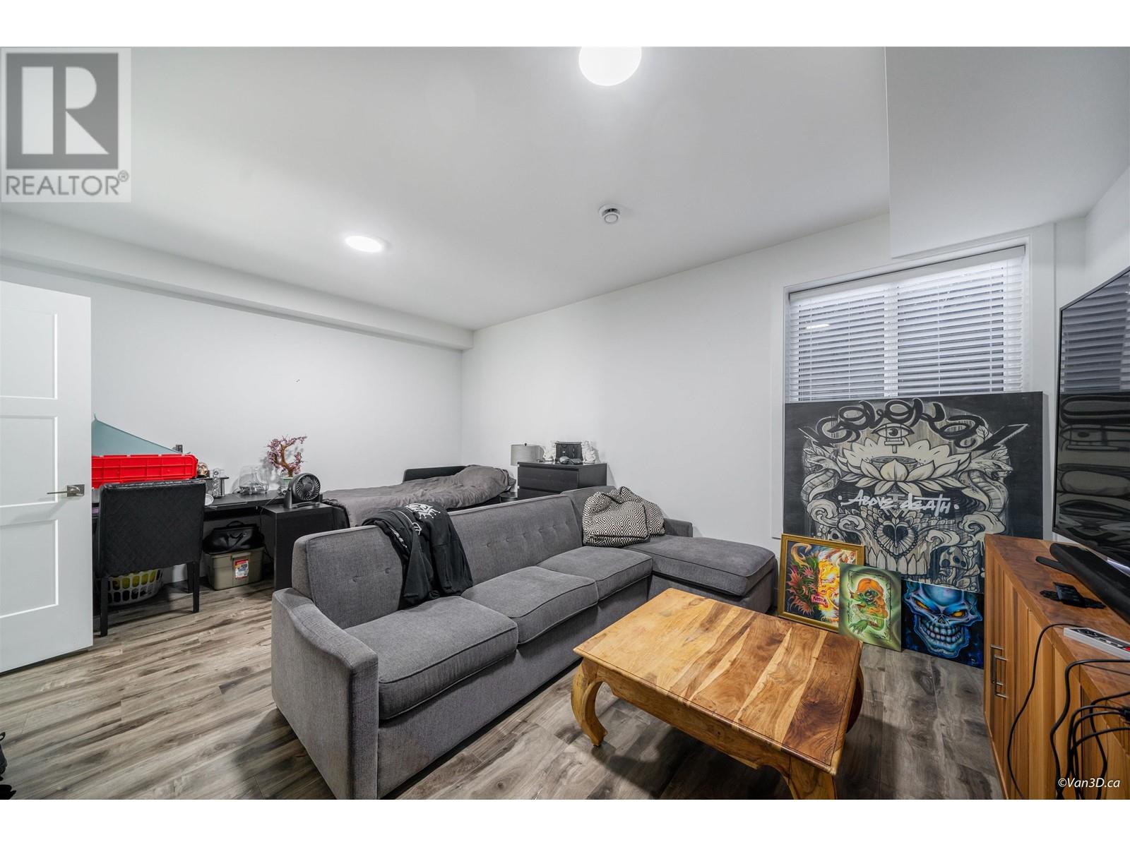 102 3423 ROXTON AVENUE