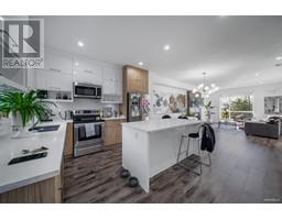 102 3423 ROXTON AVENUE