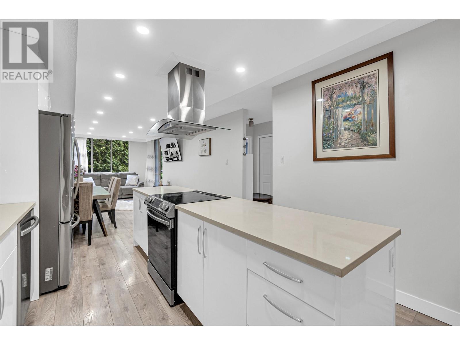 505 2012 Fullerton Avenue, North Vancouver, British Columbia V7P 3E3 - Photo 2 - R2956126