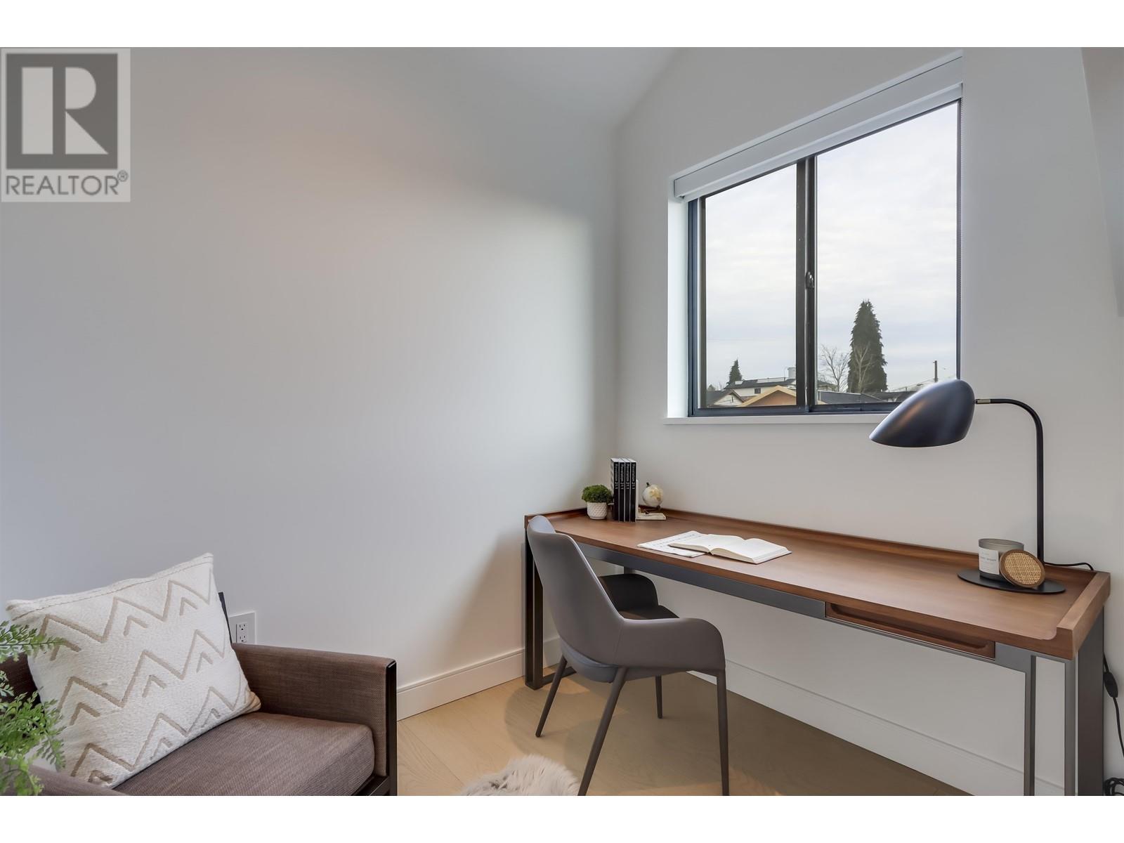 2 1019 E 39TH AVENUE