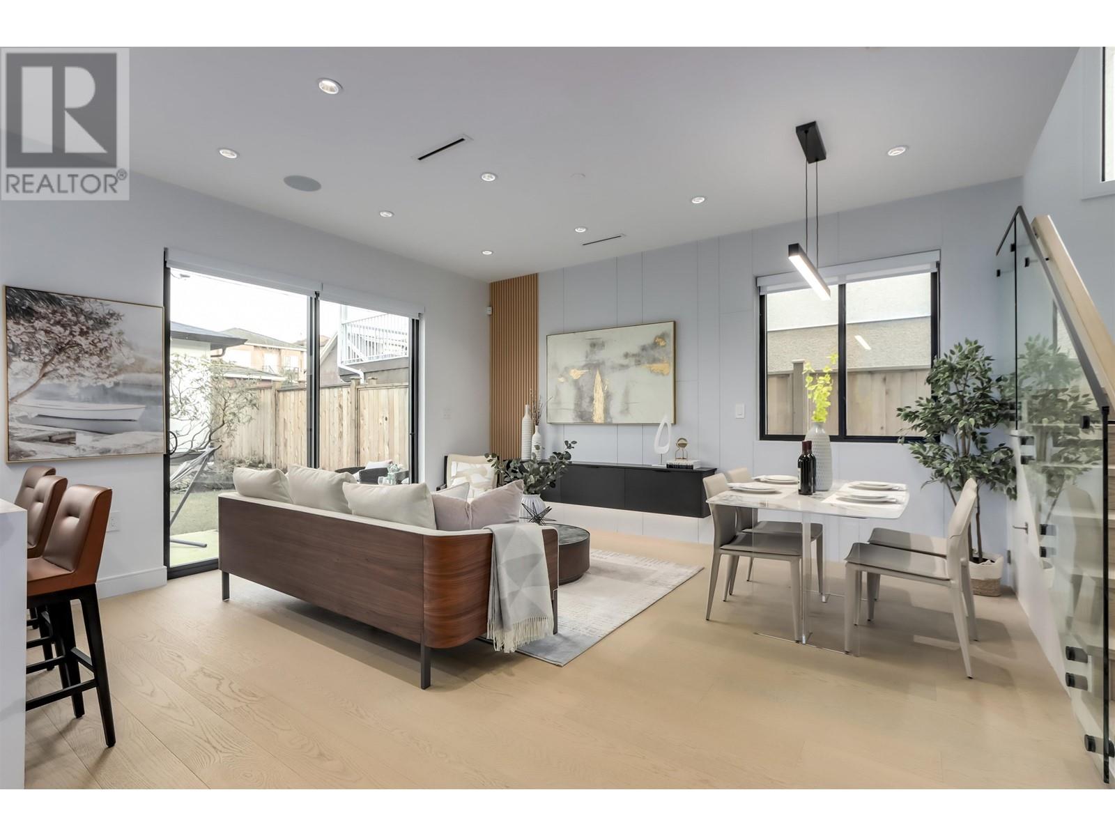 2 1019 E 39TH AVENUE