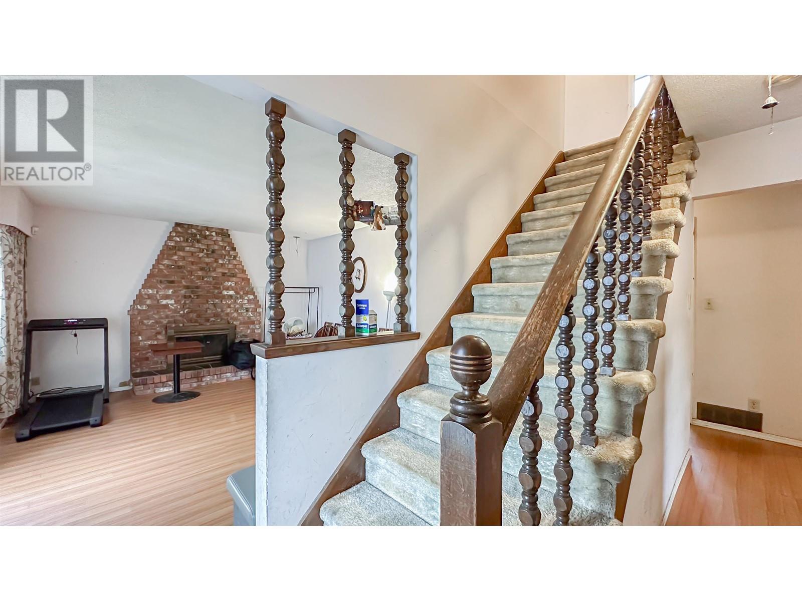 Listing Picture 4 of 39 : 9660 FRANCIS ROAD, Richmond / 烈治文 - 魯藝地產 Yvonne Lu Group - MLS Medallion Club Member