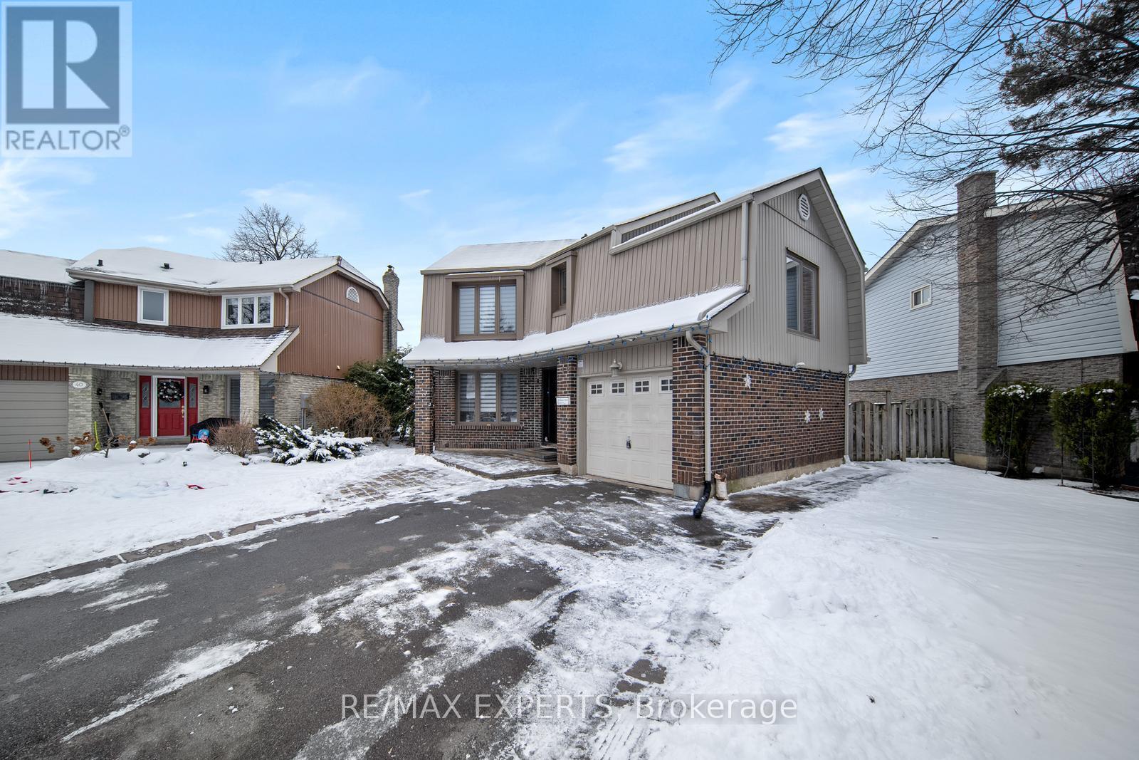 42 Montcalm Place, Brampton, Ontario  L6S 2X6 - Photo 3 - W11923135