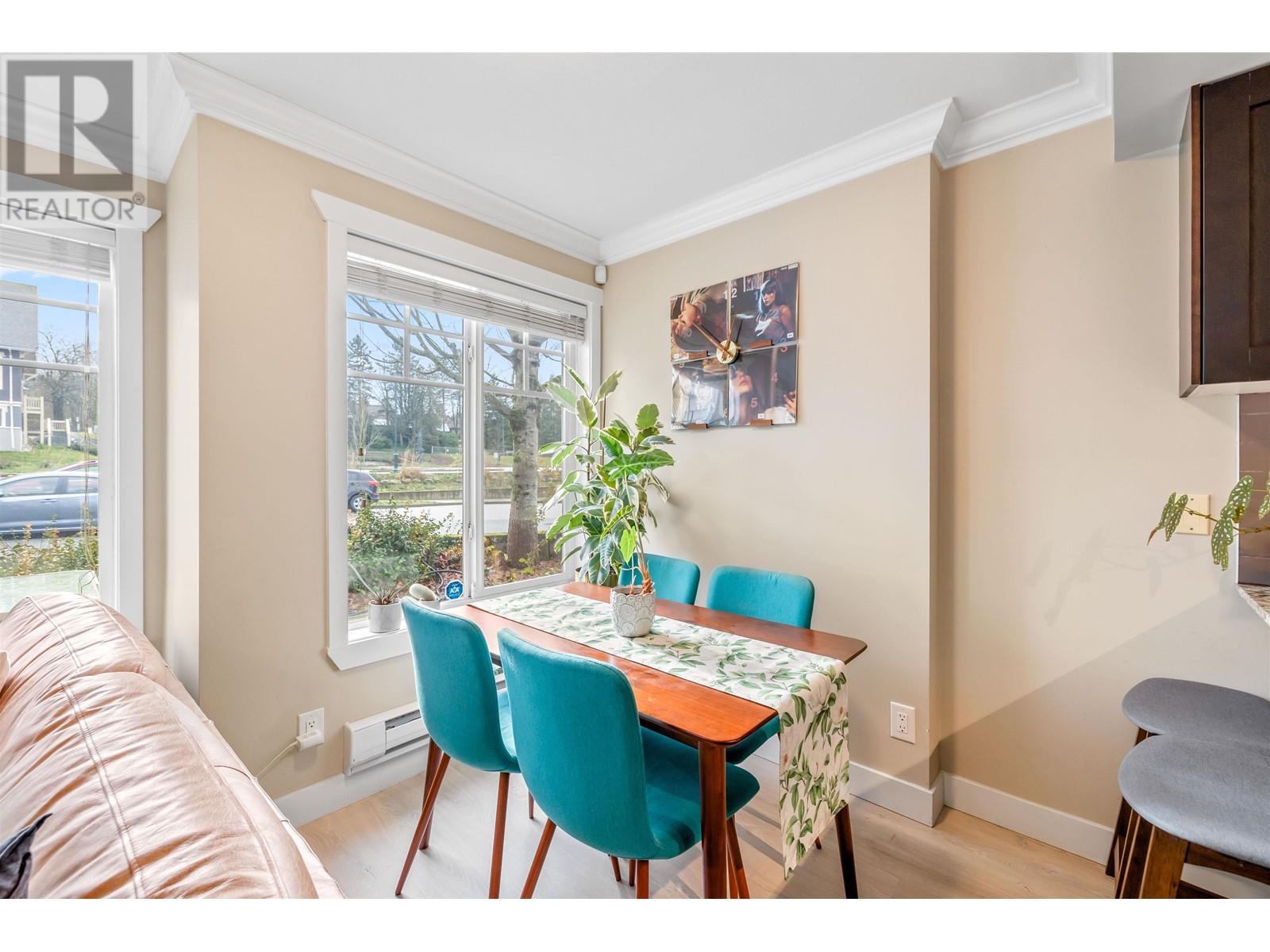 202 4025 NORFOLK STREET