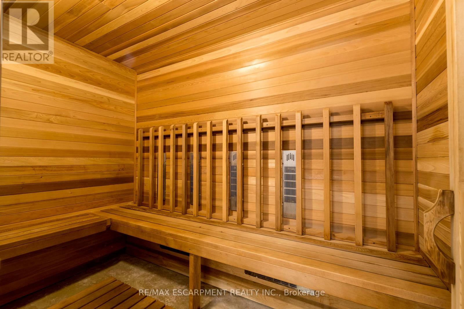 Property at 54 SZOLLOSY CIRCLE image 3