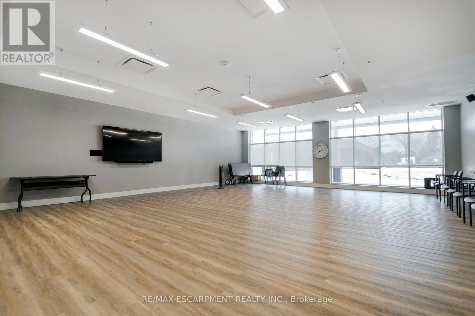 Property at 54 SZOLLOSY CIRCLE image 5
