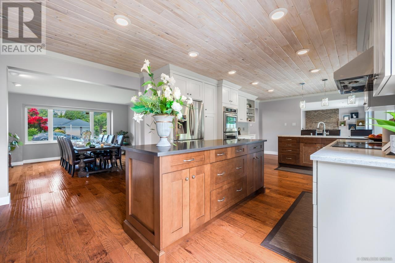 Property at 4888 3 AVENUE image 4