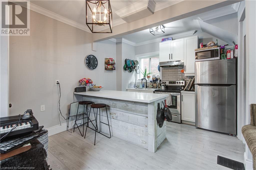 Property at 218 CATHARINE Street N image 5