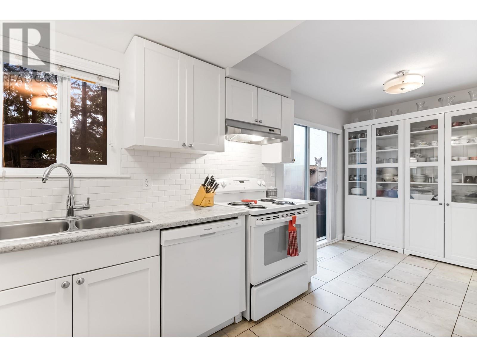 11976 214 Street, Maple Ridge, British Columbia V2X 8M7 - Photo 10 - R2956180