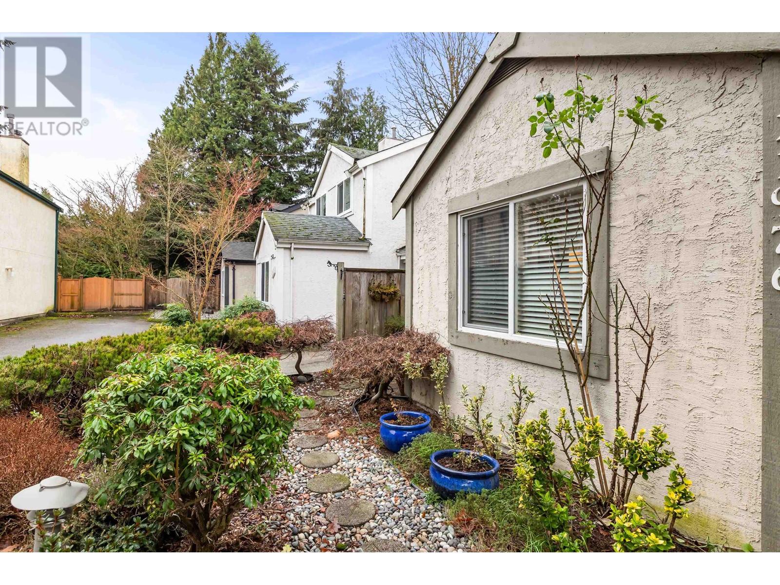 11976 214 Street, Maple Ridge, British Columbia V2X 8M7 - Photo 3 - R2956180