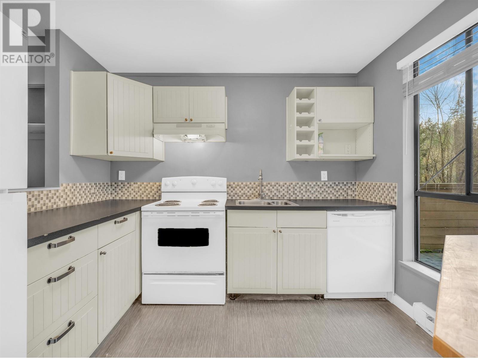 203 9131 Capella Drive, Burnaby, British Columbia  V3J 7K4 - Photo 5 - R2956195