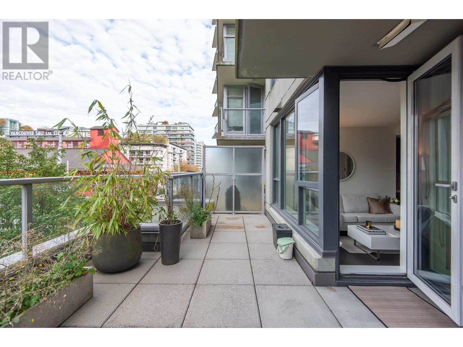 358 108 W 1st Avenue, Vancouver, British Columbia  V5Y 0H4 - Photo 1 - R2956205