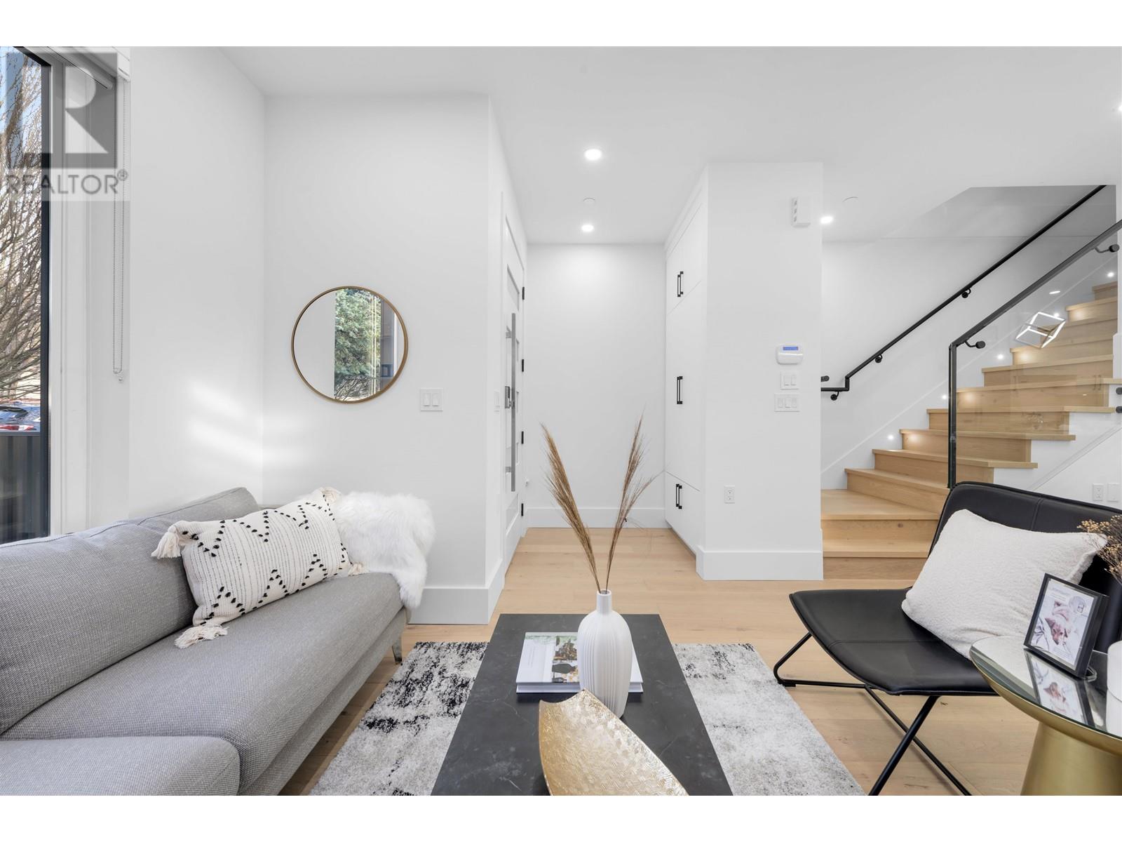 670 E 64 Avenue, Vancouver, British Columbia  V5X 2N2 - Photo 4 - R2956237