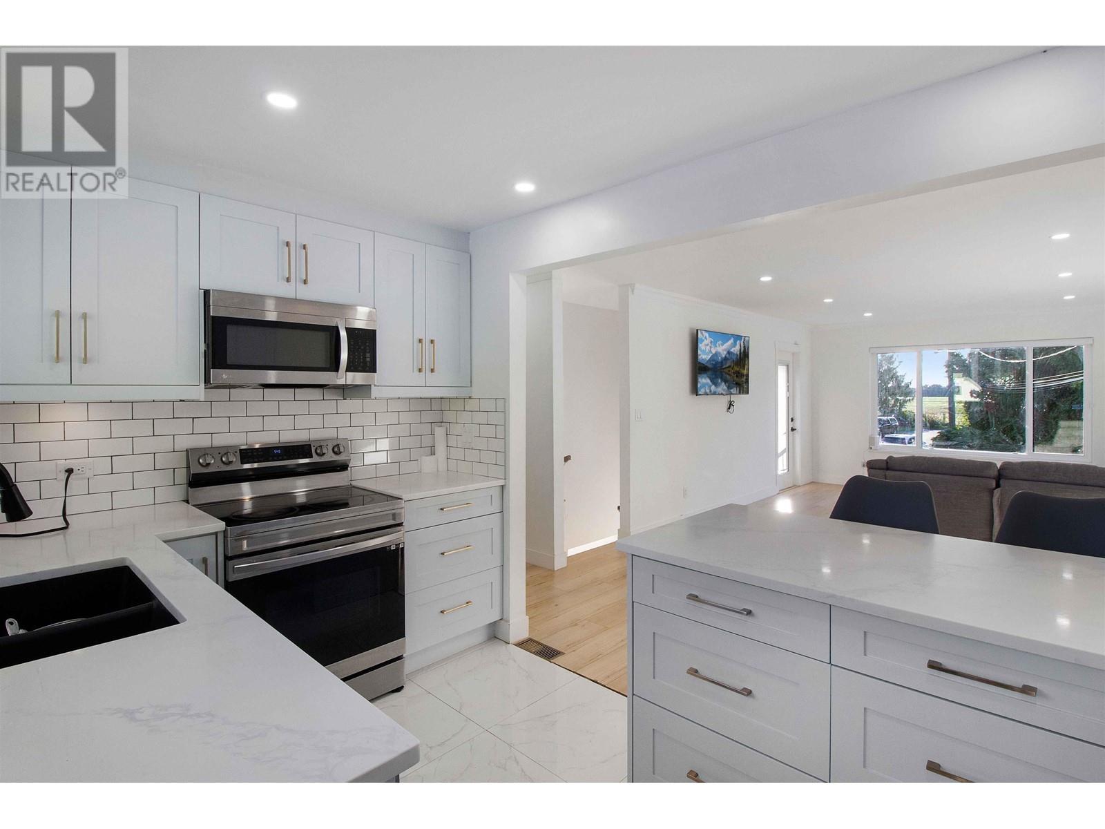 Property at 4823 44 AVENUE image 2