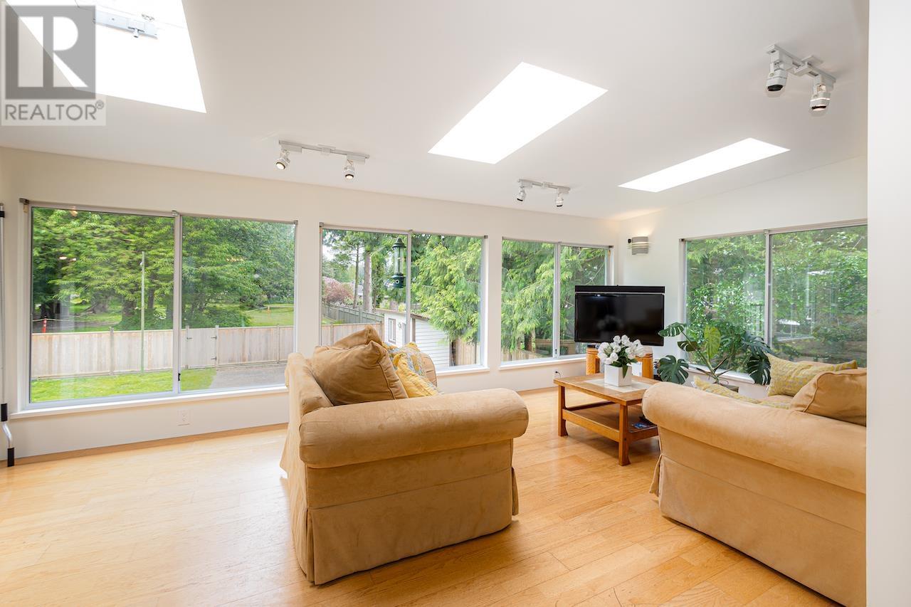 20834 Mcfarlane Avenue, Maple Ridge, British Columbia  V2X 7S1 - Photo 8 - R2956240