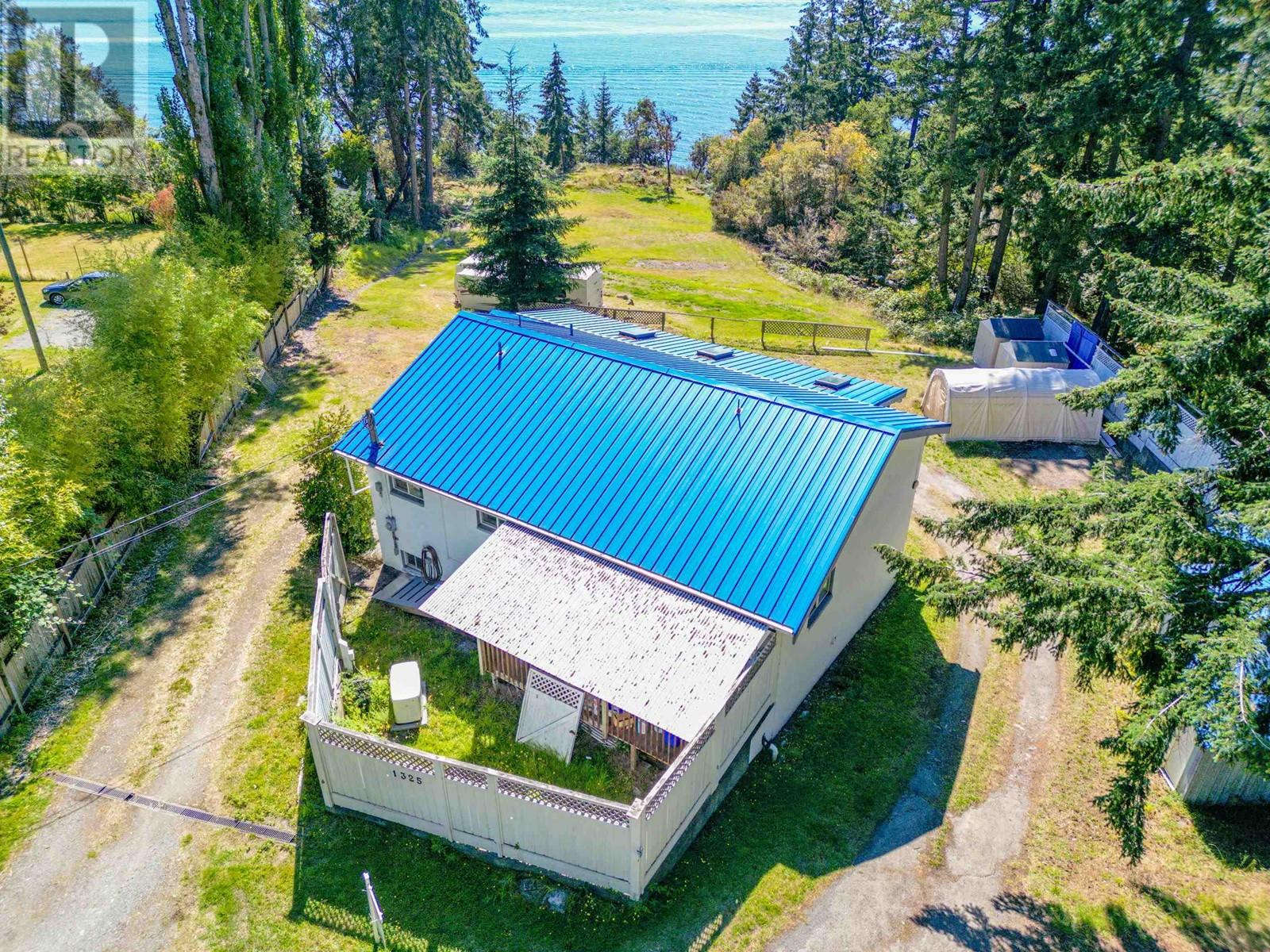 1325 Mackinnon Road, Pender Island, British Columbia  V0N 2M1 - Photo 3 - R2956249