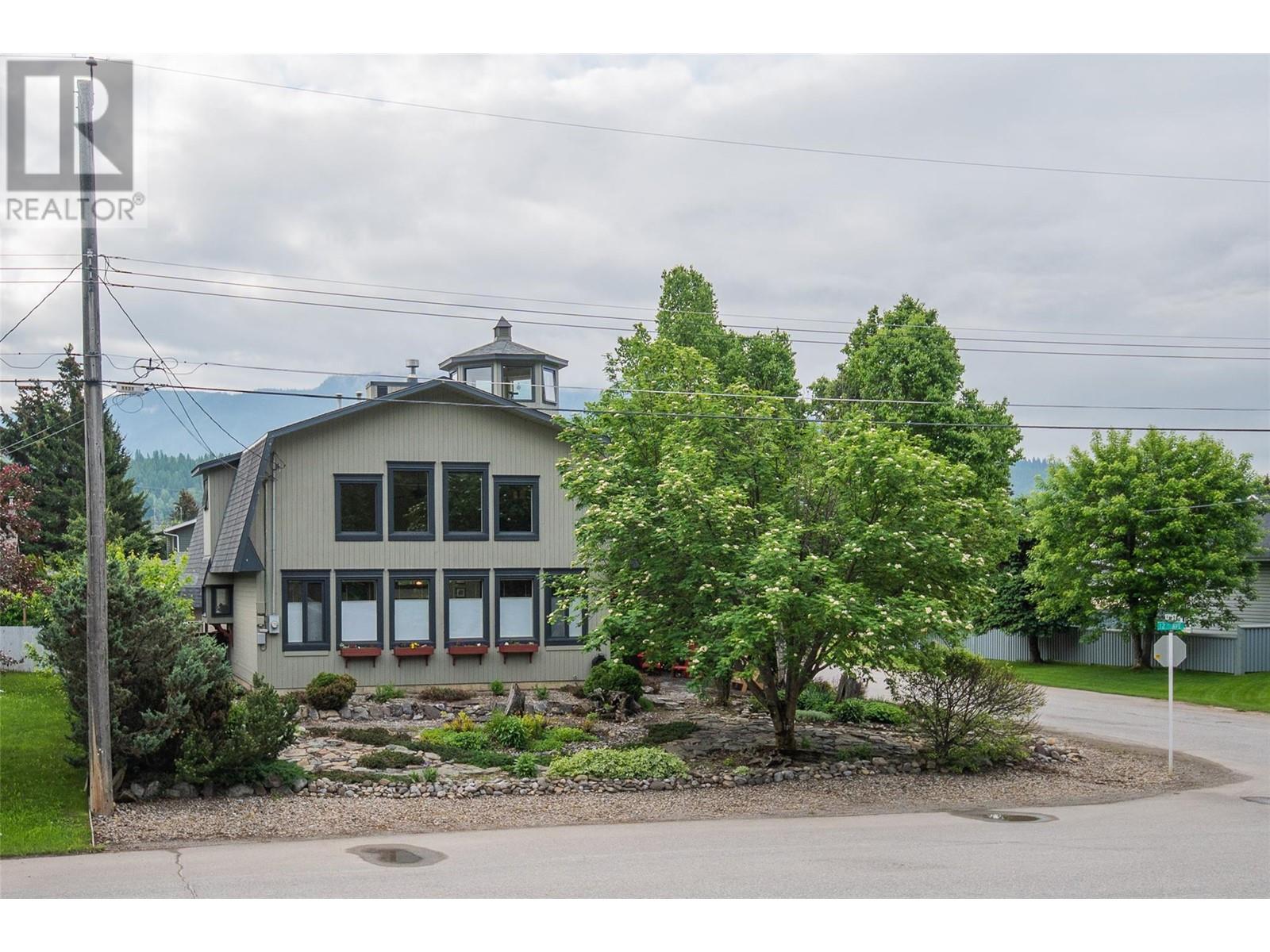 1302 12th Avenue, Fernie, British Columbia V0B 1M0 - Photo 2 - 10331581