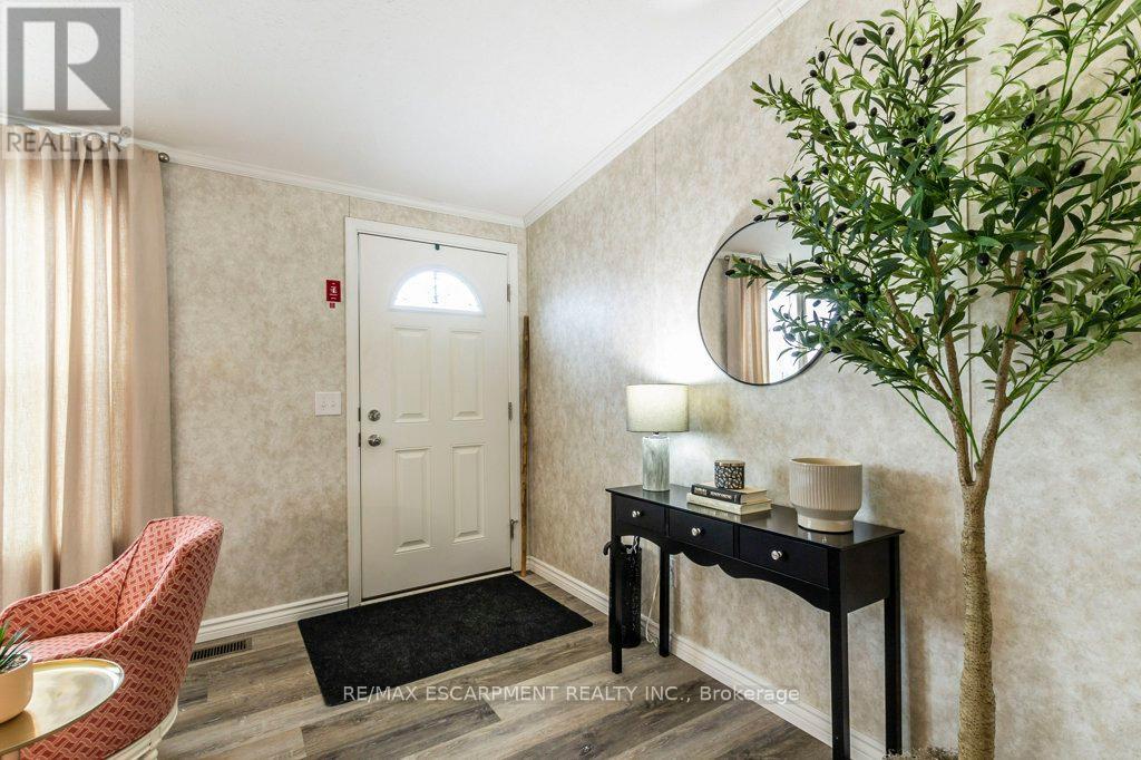 Property at 4 CRICKLEWOOD CRESCENT image 4