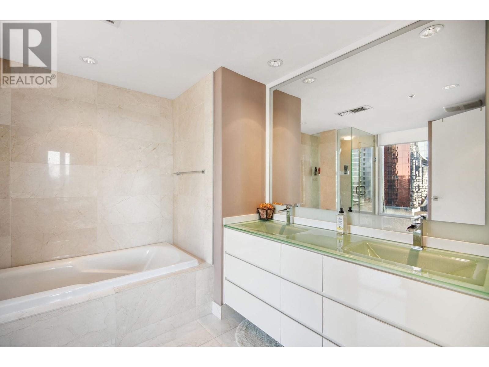 806 8 Smithe Mews, Vancouver, British Columbia  V6B 0A5 - Photo 15 - R2955892